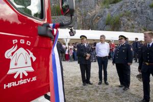 015 prevzem gasilskega vozila Foto atelje Postojna
